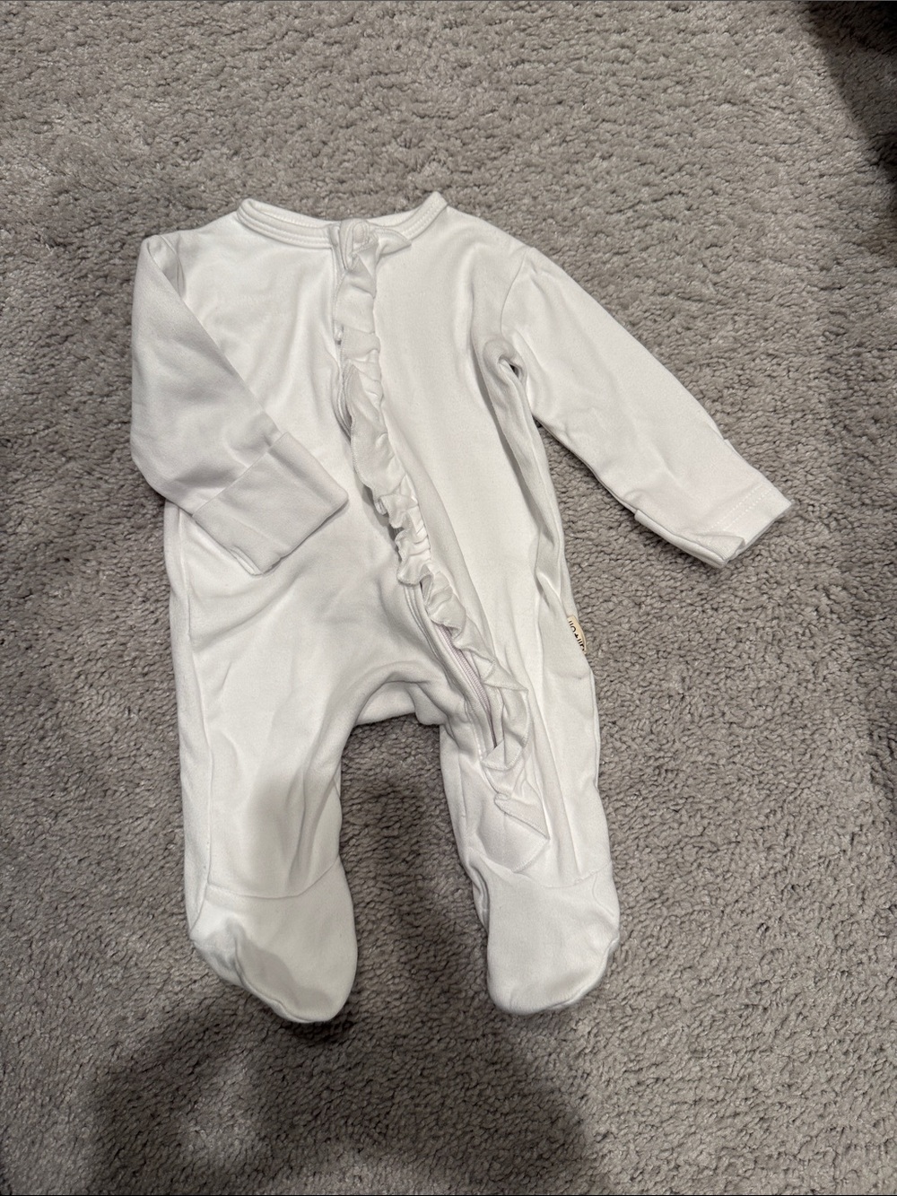 NWOT- Ali+ Oli White Ruffle Front Baby One-Piece- 0-3M